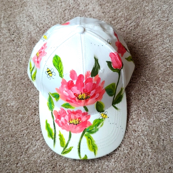 Accessories - NWOT Hand Painted Hat by Carol Christopher Flowers and Bees 🐝 🌸🌹